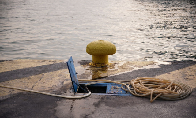 Τραγωδία στο λιμάνι του Πειραιά: Χωρίς τις αισθήσεις του ανασύρθηκε άνδρας