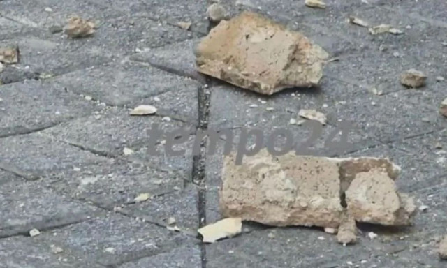 Πάτρα: Νέα αποκόλληση τσιμέντου από μπαλκόνι στο κέντρο της πόλης