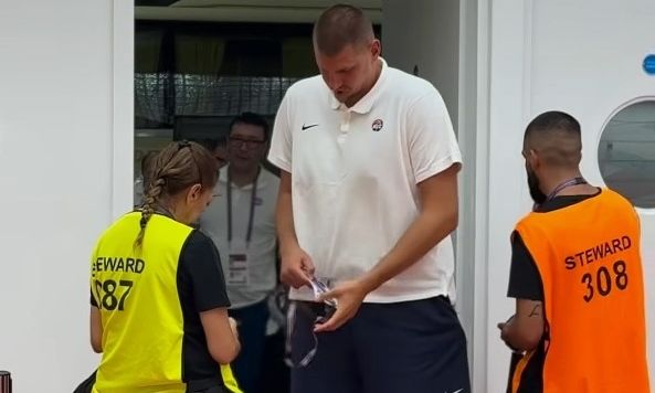 Απίθανο σκηνικό: Ο Γιόκιτς χρειάστηκε να δείξει διαπίστευση για να μπει στο γήπεδο