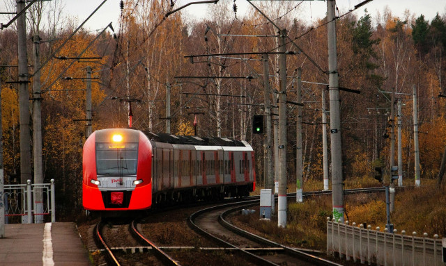 Βιέννη: Βγήκε να καπνίσει και βρέθηκε «γαντζωμένος» σε συρμό τρένου υψηλής ταχύτητας