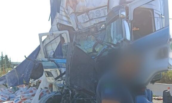 Λαμία: Σοβαρό τροχαίο μεταξύ νταλικών στην Εθνική Οδό - Από θαύμα γλύτωσαν οι οδηγοί