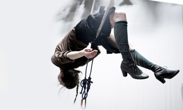 Θέατρο Ροές: Βουτιά στην παιδικότητα με την «Αλίκη στη Xώρα των Θαυμάτων»