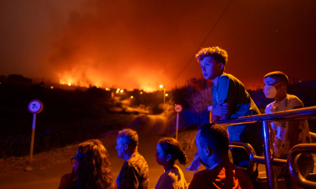 Ισπανία: Πάνω από 1.000 άνθρωποι απομακρύνθηκαν εσπευσμένα από τα σπίτια τους λόγων των πυρκαγιών