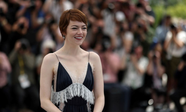 Τζένιφερ Λόρενς: «Δεν ήθελα να ξυρίσει το κεφάλι της η Εμα Στόουν»