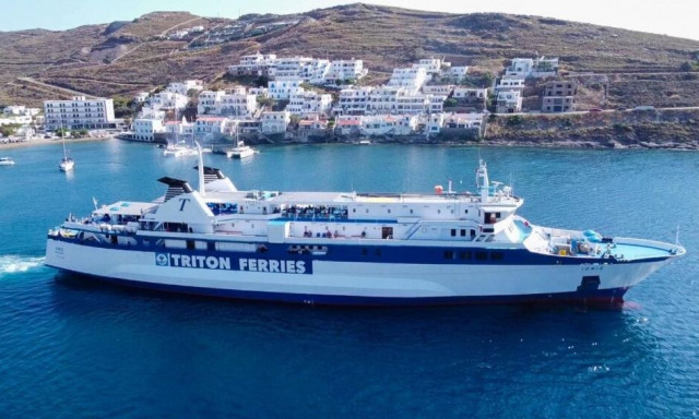 Μηχανική βλάβη στο «Ιονίς» - Πλέει ακυβέρνητο μεταξύ Κέας και Μακρονήσου