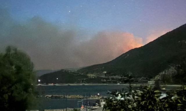 Φωτιά στην Αιτωλοακαρνανία: 112 στους κατοίκους της Βόνιτσας να παραμείνουν σε ετοιμότητα