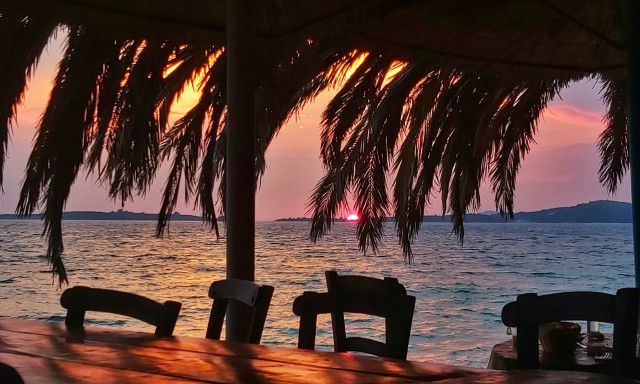 ΑΑΔΕ: «Τσουχτερό» πρόστιμο και λουκέτο 48 ωρών σε beach bar της Ρόδου