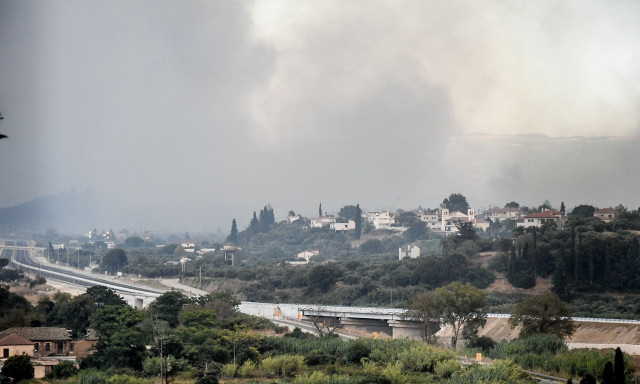 Φωτιά στην Αχαΐα: Νέο μήνυμα 112 για εκκένωση από 4 περιοχές της Πάτρας