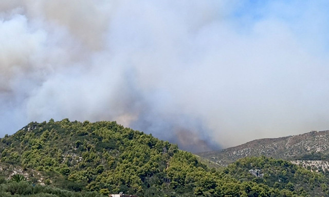 Μεγάλη αναζωπύρωση στη Ζάκυνθο – Η φωτιά καίει ανάμεσα σε Κοιλιωμένο και Αγαλά