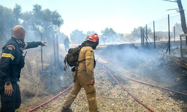 Καιρός: Ελπίδες για εξασθένηση των ανέμων στις πυρόπληκτες περιοχές – Πού θα πνέουν θυελλώδεις