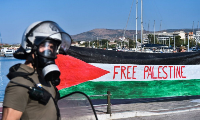 Βόλος: Διαμαρτυρία κατά του κρουαζιερόπλοιου Crown Iris - Στο πλοίο επιβαίνουν ισραηλινοί τουρίστες