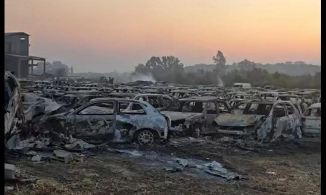 ΑΑΔΕ: Κάηκαν 550 οχήματα που φυλάσσονταν στο Τελωνείο Πατρών