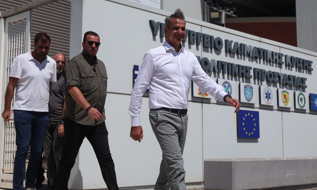 Στο Εθνικό Συντονιστικό Κέντρο ο Κυριάκος Μητσοτάκης - Προήδρευσε σε σύσκεψη για τις φωτιές