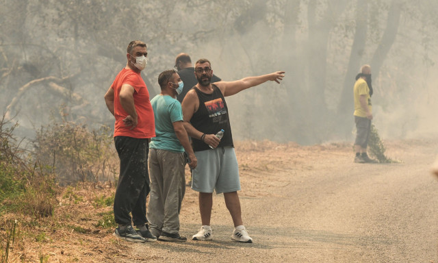 Φωτιές: 64 πολίτες με αναπνευστικά προβλήματα ή εγκαύματα σε νοσοκομεία και Κέντρα Υγείας