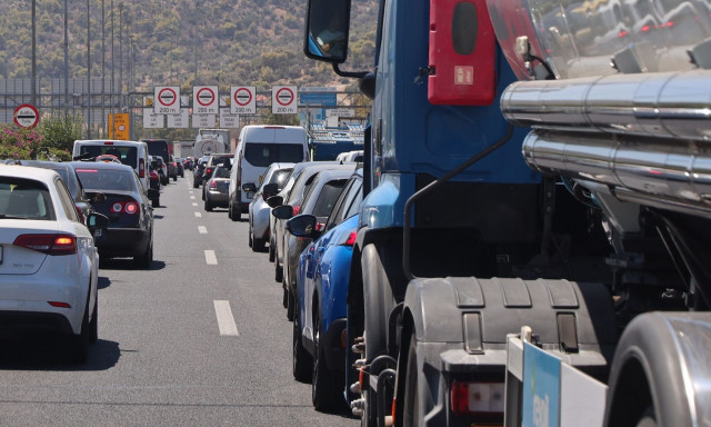 Τροχαίο στις Αφίδνες: Κυκλοφοριακά προβλήματα στο ρεύμα προς Αθήνα λόγω ανατροπής οχήματος