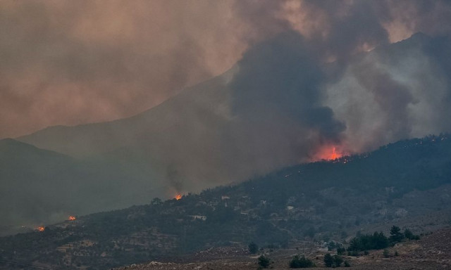 Φωτιά Χίος: Ολονύχτια μάχη με τις φλόγες και σήμερα - Μόνο θετικό σημείο η βελτίωση του καιρού