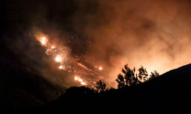 Φωτιά Χίος: Χωρίς τέλος ο πύρινος εφιάλτης στο νησί - Νέο μέτωπο στην περιοχή των Ρεστών