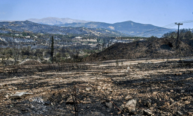 Πολιτική αντιπαράθεση για τα πύρινα μέτωπα και το «112»