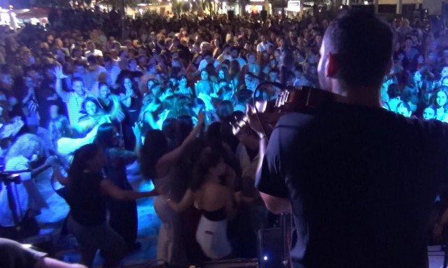 Μύκονος: Φρενίτιδα για το πανηγύρι της Άνω Μεράς – Η προσέλευση «έσπασε» κάθε ρεκόρ