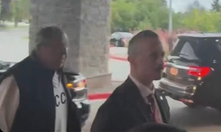 Αλάσκα: Με φούτερ «ΕΣΣΔ» ο Λαβρόφ λίγες ώρες πριν από τη συνάντηση Τραμπ-Πούτιν