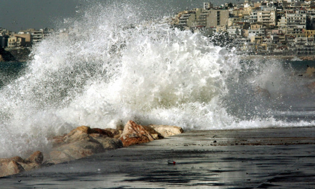 Ισχυροί βόρειοι άνεμοι σάρωσαν το Αιγαίο - Ριπές έως 92 χλμ/ώρα στην Παξιμάδα Καρύστου