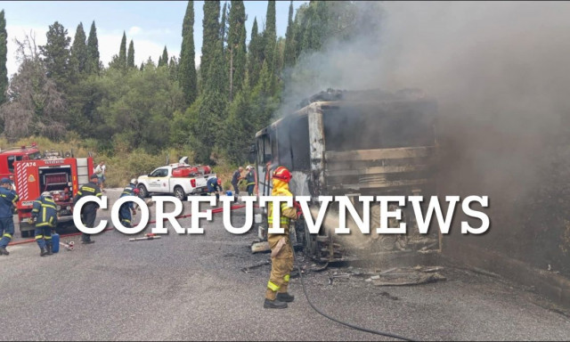 Κέρκυρα: Φωτιά σε τουριστικό λεωφορείο - Απομακρύνθηκαν σώοι όλοι οι επιβάτες