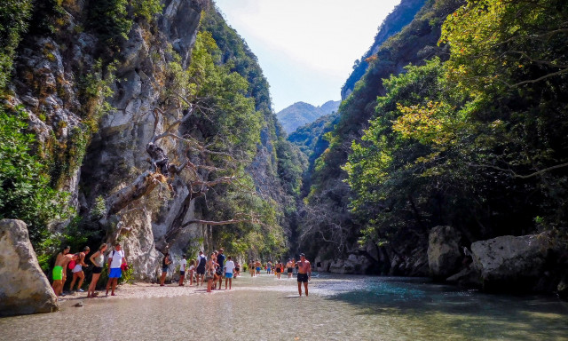 Σοβαρός τραυματισμός από πτώση βράχου στον Αχέροντα - Στο χειρουργείο 16χρονη