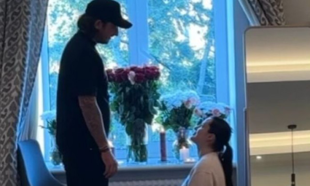 Μπέλα Θορν: Είδε και απόειδε και έκανε πρόταση γάμου στον σύντροφό της