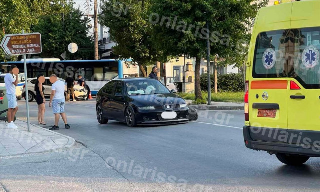 Σοβαρό τροχαίο στη Λάρισα: Γυναίκα με το παιδί της μεταφέρθηκαν στο νοσοκομείο