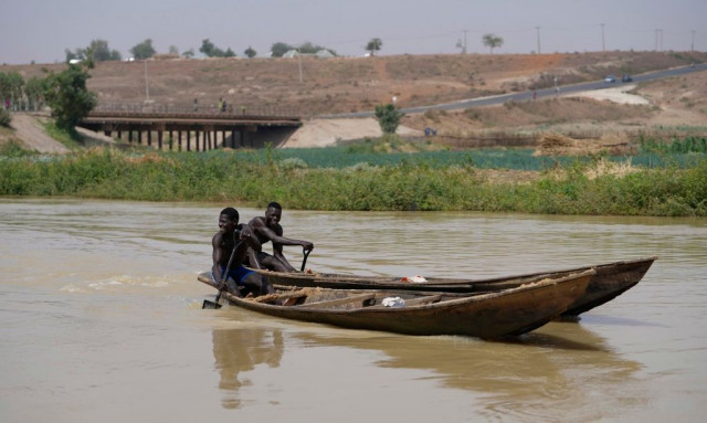 Τραγωδία στη Νιγηρία: Αγνοούνται περισσότεροι από 40 άνθρωποι σε ναυάγιο ποταμόπλοιου