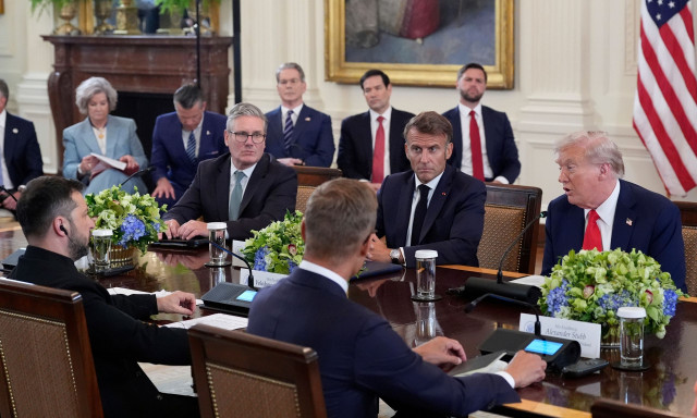 Ο Τραμπ, το κοστούμι του Ζελένσκι και οι Ευρωπαίοι σωματοφύλακες