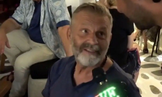 Ο Απόστολος Γκλέτσος κάνει διακοπές στη Μύκονο μετά την παραίτηση από την Περιφέρεια