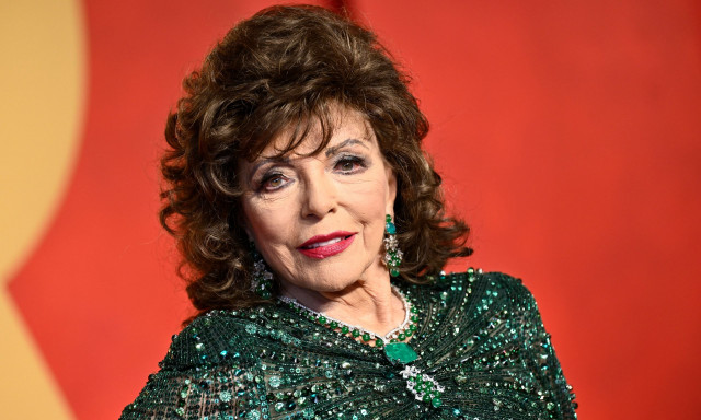 Αιώνια ομορφιά: Δείτε την Τζόαν Κόλινς με μαγιό στα 92 της χρόνια