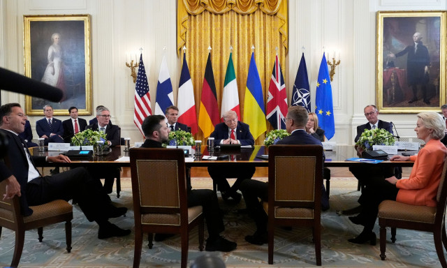 Πώς «διαβάζει» η Αθήνα τις διαπραγματεύσεις για τον πόλεμο Ρωσίας-Ουκρανίας