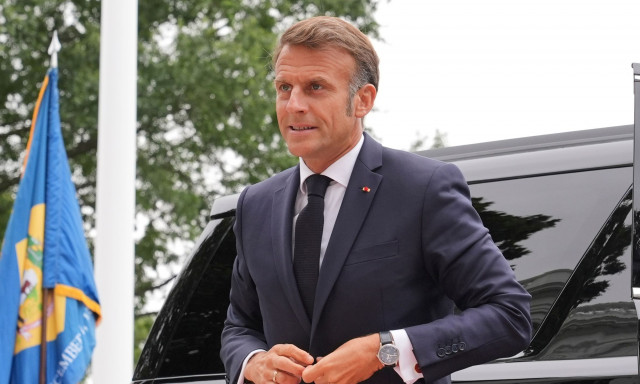 Μύδροι Μακρόν κατά Πούτιν: «Είναι αρπακτικό, ένα τέρας στις πόρτες μας»