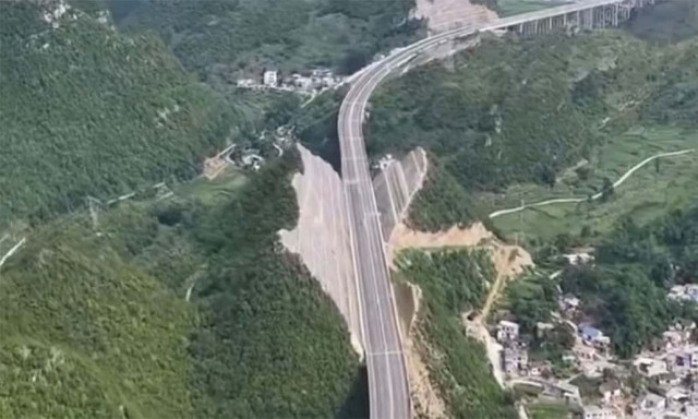 Οι Κινέζοι δεν φτιάχνουν τούνελ αλλά ανατινάζουν τα βουνά