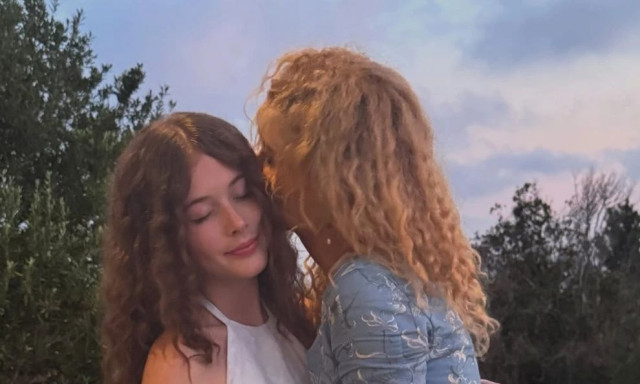 Νικόλ Κίντμαν: Αγκαλιά με τις κόρες της Σάντεϊ και Φέιθ – Σπάνιες φωτογραφίες