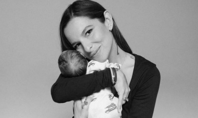 Εριέττα Κούρκουλου-Λάτση: «Προσπαθώ να κάνω το καλύτερο που μπορώ ως μαμά, σίγουρα κάνω λάθη»