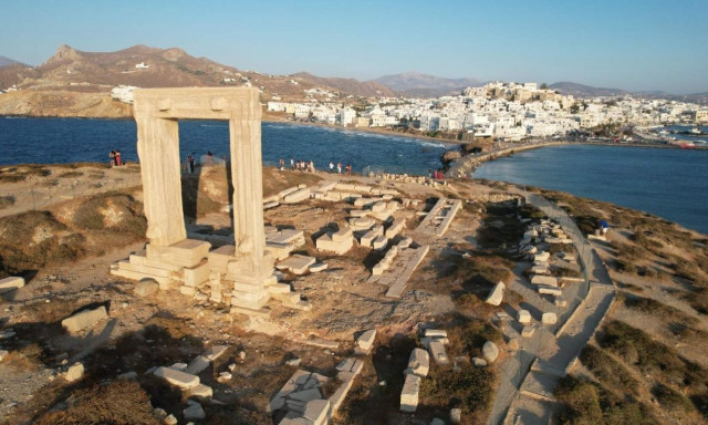 «Η περίφραξη στην Πορτάρα θα παραμείνει ως έχει μέχρι 27/9» απαντά το ΥΠΠΟ στον δήμο Νάξου