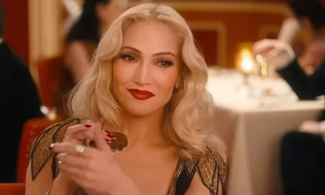 Τζένιφερ Λόπεζ: Σαγηνεύει και ως ξανθιά για τις ανάγκες της ταινίας «Kiss Of The Spider Woman»