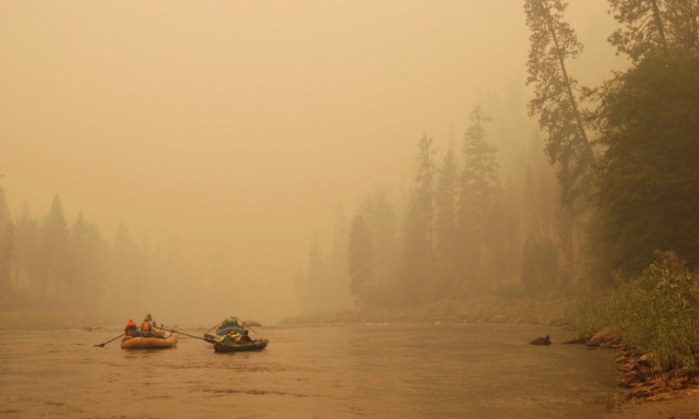 Η αόρατη απειλή των πυρκαγιών: Κίνδυνος για τη δημόσια υγεία οι αυξημένες εκπομπές όζοντος