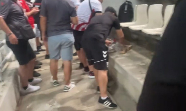 Οι οπαδοί της Σαμσουνσπόρ καθάρισαν τη θύρα τους στο ΟΑΚΑ