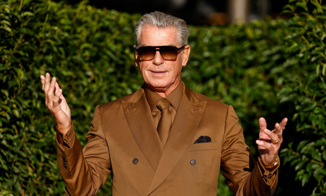 Pierce Brosnan: «Έκλεψε» τις εντυπώσεις στην πρεμιέρα της νέας του ταινίας