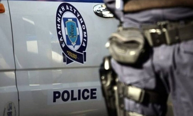 Κολωνός: Πεζή καταδίωξη και σύλληψη διαρρήκτη - Τον έπιασαν την ώρα που εισέβαλε σε σπίτι