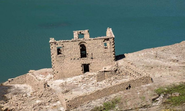 Κάλλιο: Όταν η κλιματική αλλαγή αποκάλυψε το βυθισμένο χωριό - Δείτε εικόνες