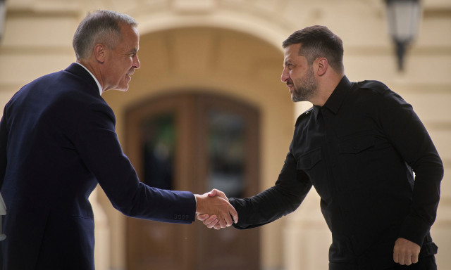 Ταξίδι – «αστραπή» του Κάρνεϊ στο Κίεβο και μήνυμα στήριξης στην Ουκρανία