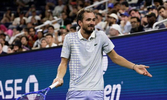 Ποιος είδε τον Μεντβέντεφ και δεν τον φοβήθηκε: Έκανε χίλια κομμάτια την ρακέτα του μετά από ήττα