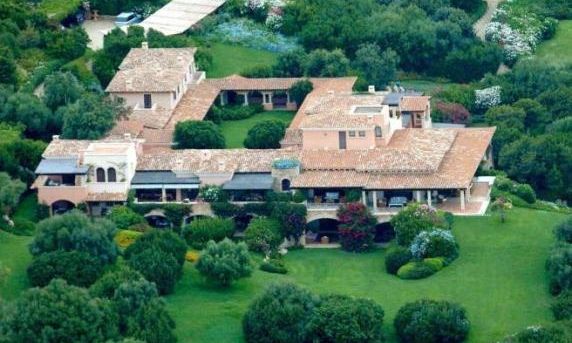 Villa Certosa: Πωλείται έναντι μισού δισ. ευρώ η εμβληματική έπαυλη του Σίλβιο Μπερλουσκόνι