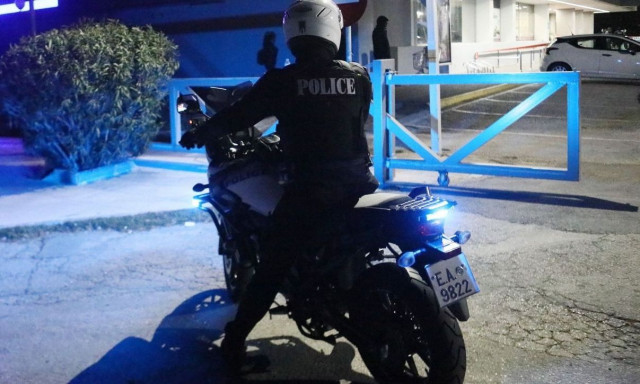 Πάτρα: Κουκουλοφόροι εισέβαλαν σε σούπερ μάρκετ - Άρπαξαν 5.500 ευρώ και εξαφανίστηκαν