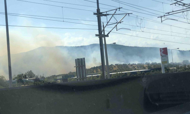 Υπό έλεγχο η φωτιά στην Παιανία